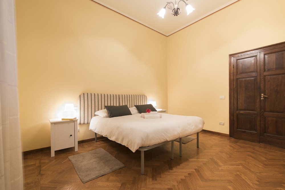 ROOM, DOUBLE BED, SHARED BATHROOM