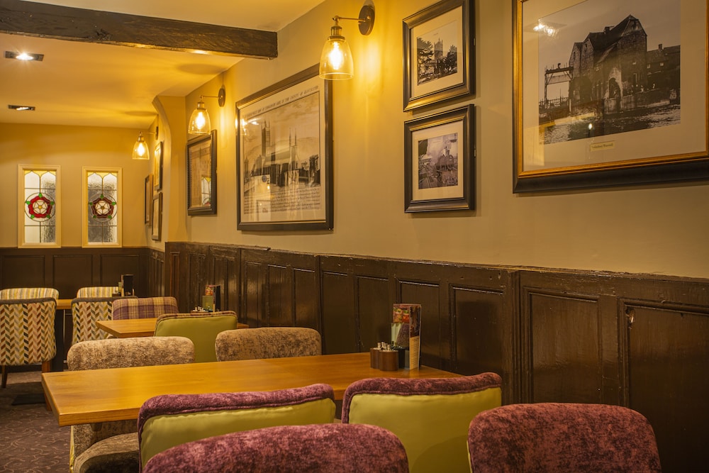 Tudor House Hotel 73/85