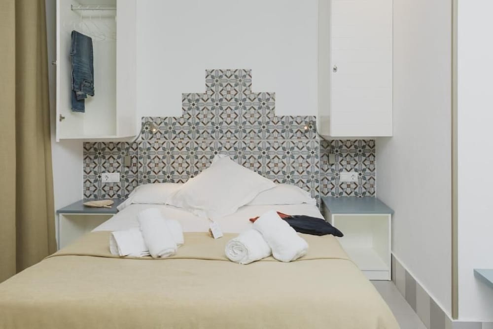 Hostal Gravina 12/50
