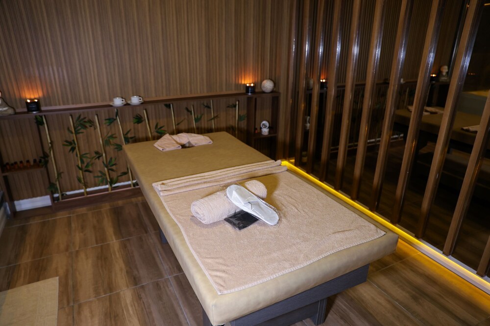 The Hera Platinum Hotel 36/50