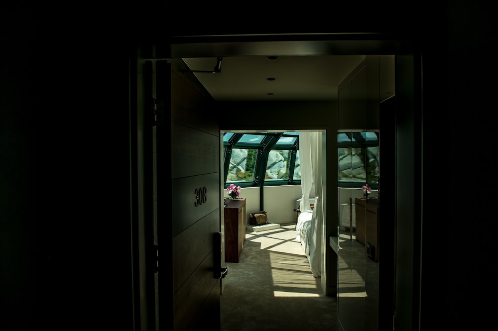Hotel Hedonic 50/50
