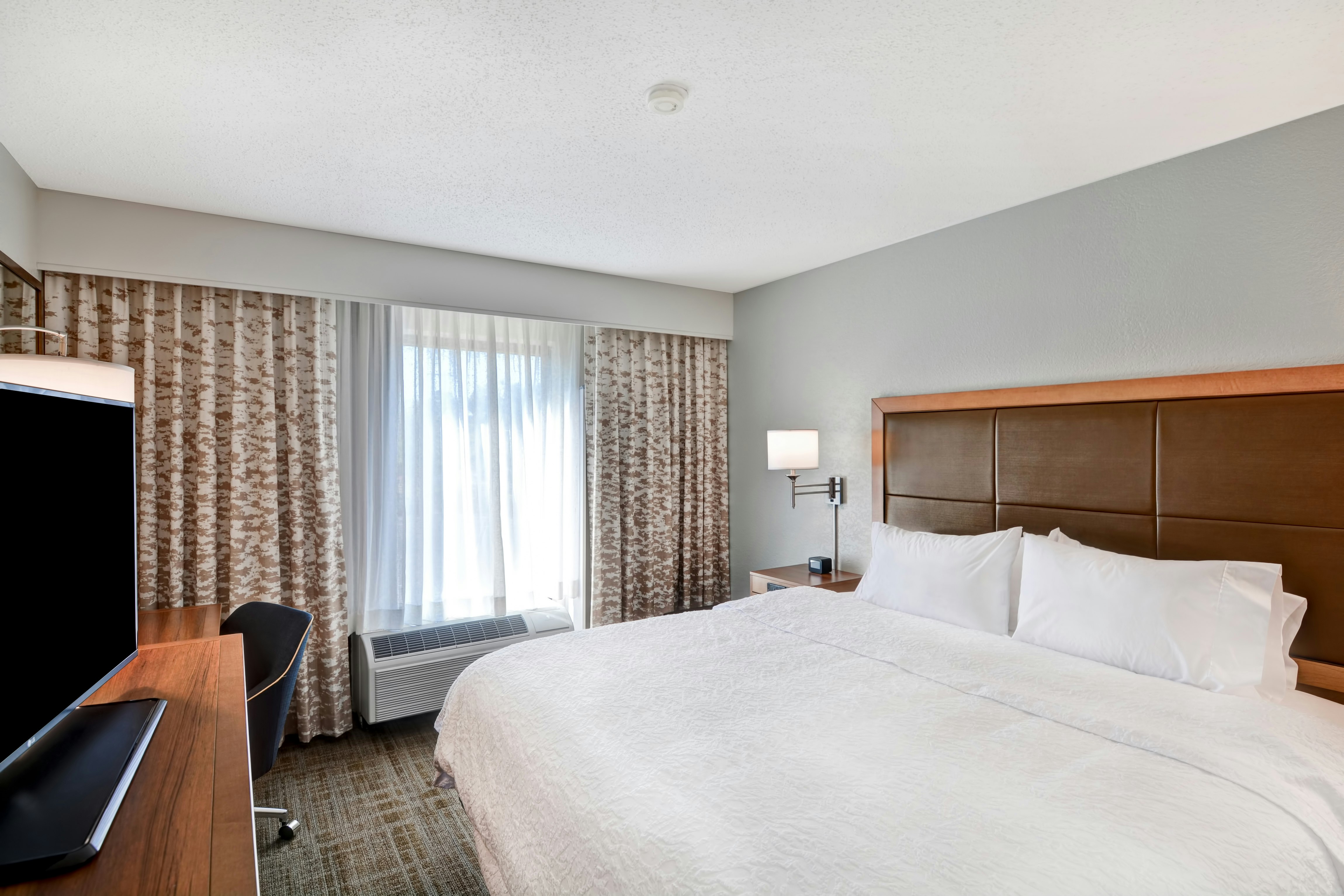 ROOM, KING BED