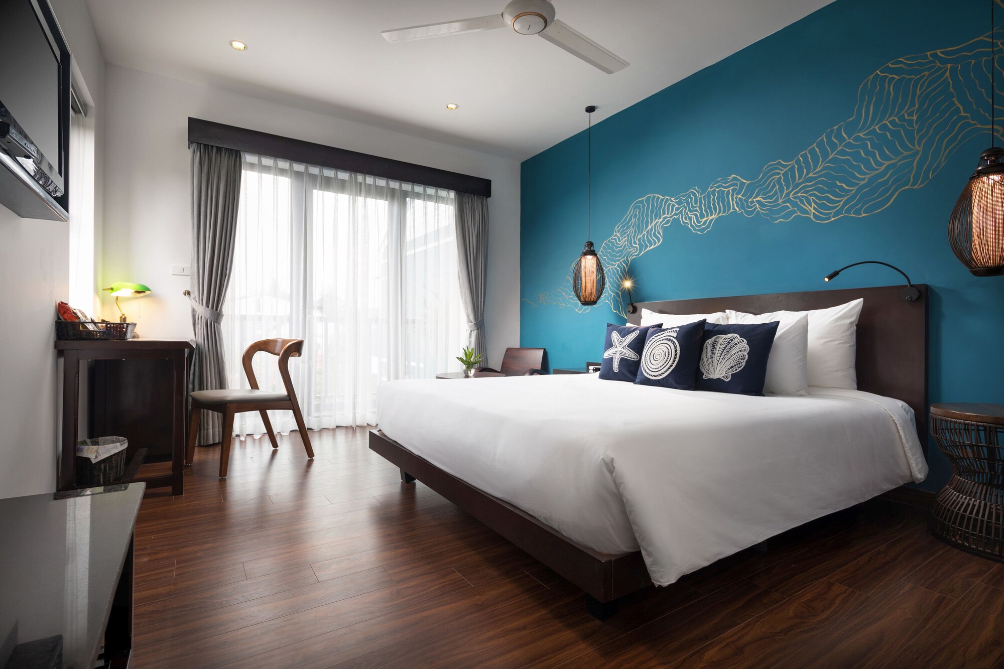 2 BEDROOMS, CONNECTING, 2 BATHROOMS