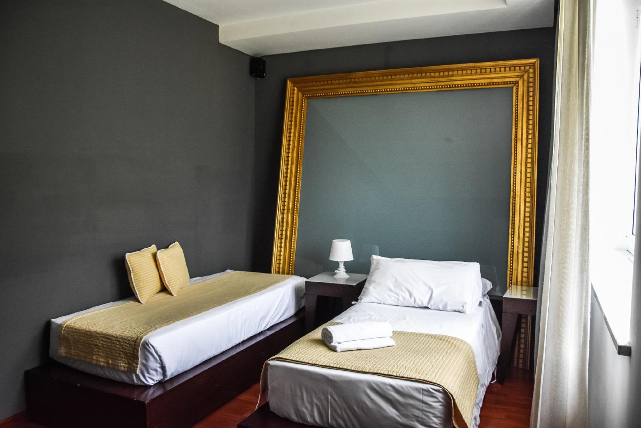 ROOM, SINGLE