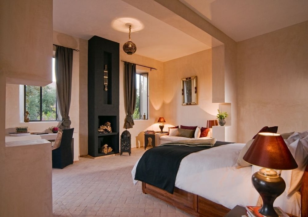 The Capaldi Hotel 4/50