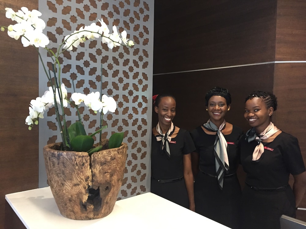 Crowne Plaza Dar Es Salaam 8/74