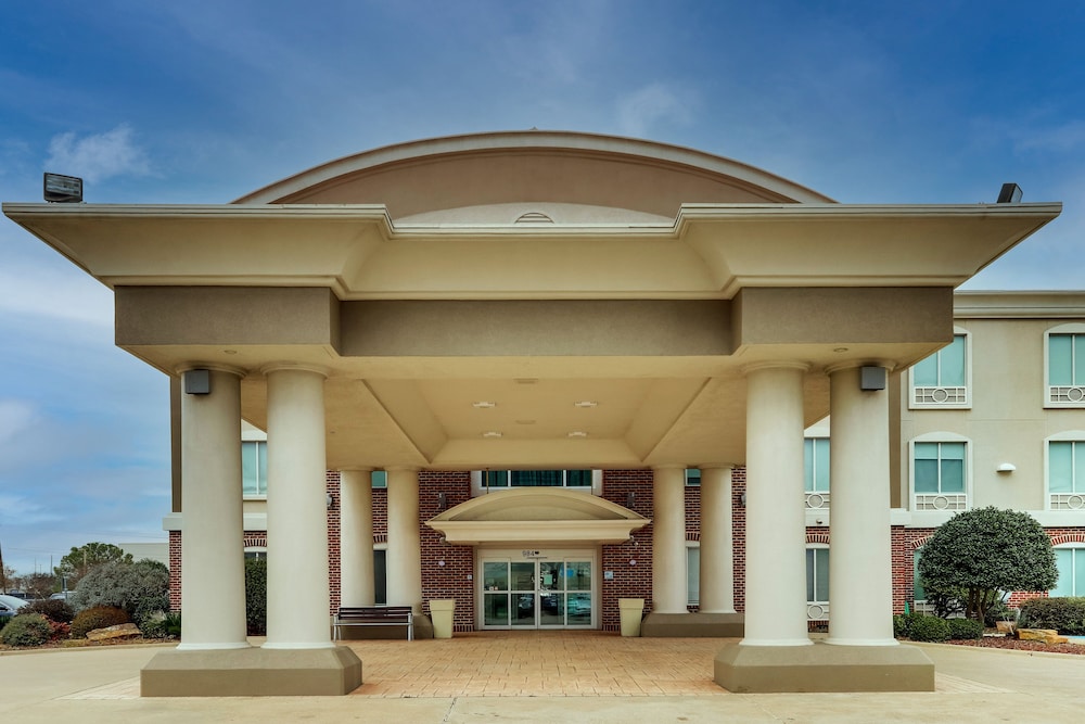 Holiday Inn Express Hotel Suites Waxahachie 2/74