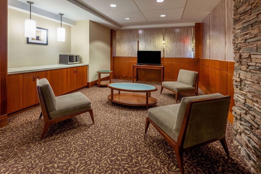 Randolph Hotel Liverpool/Syracuse/Airport West, Trademark 43/63