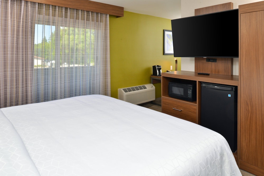 Holiday Inn Express Santa Rosa North An Ihg Hotel 12/40