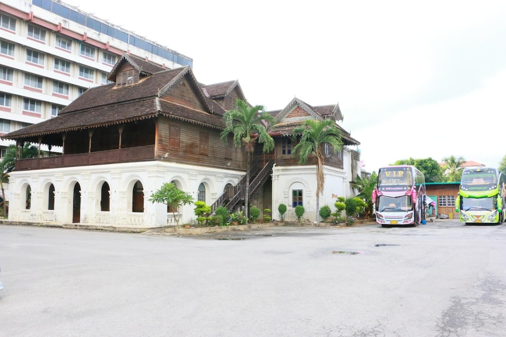 Diamond River Ping Petch Ngam Hotel 48/52