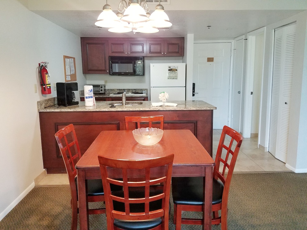 Parc Corniche Condominium Suites 43/62