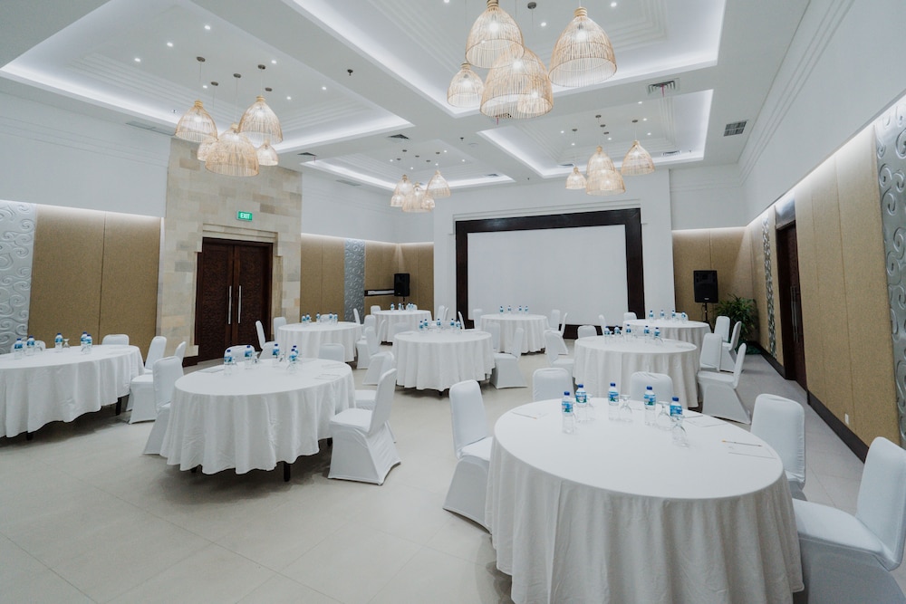 Bintang Flores Hotel 59/65