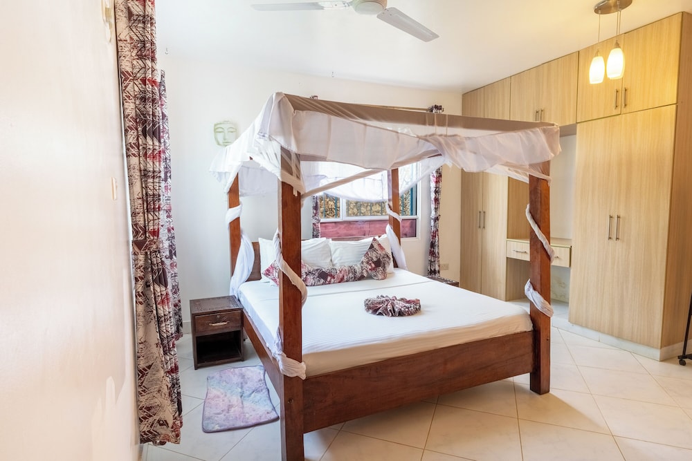 Queens Chateau Boutique Villa 13/50