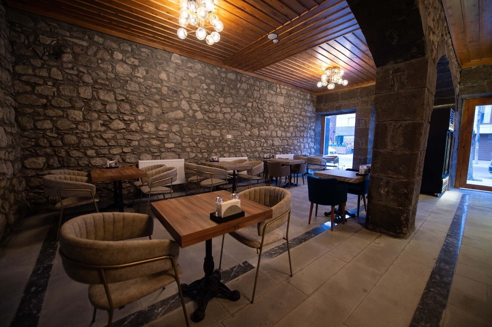 Ahiska Palas Otel 36/46