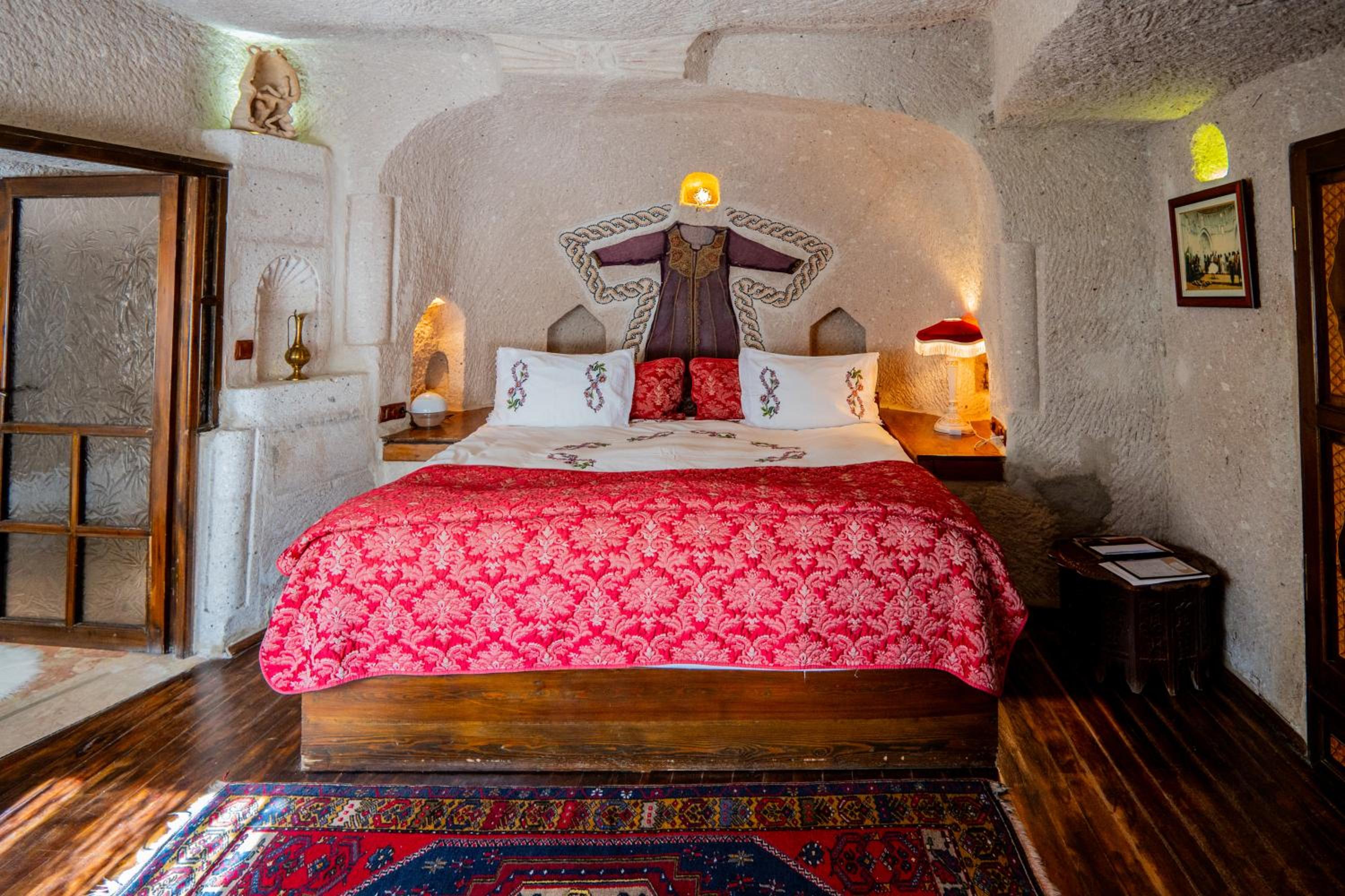 Cave, Suite