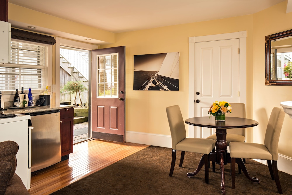 Crowne Pointe Historic Inn Spa 63/75