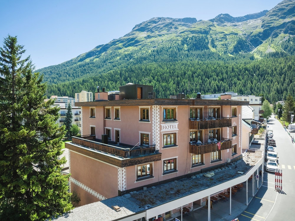 Hotel Corvatsch 4/36