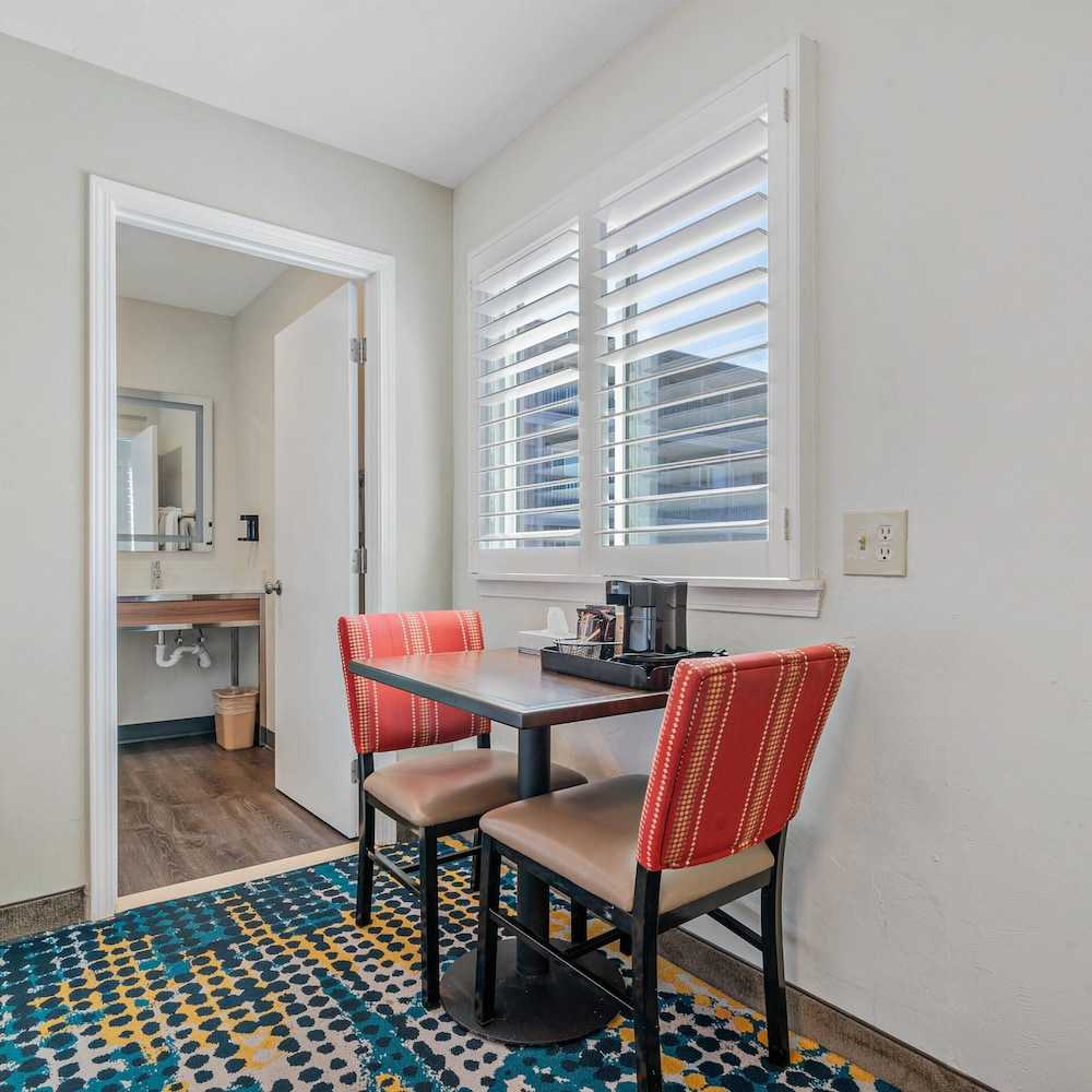 Pacific Shores Inn 41/56