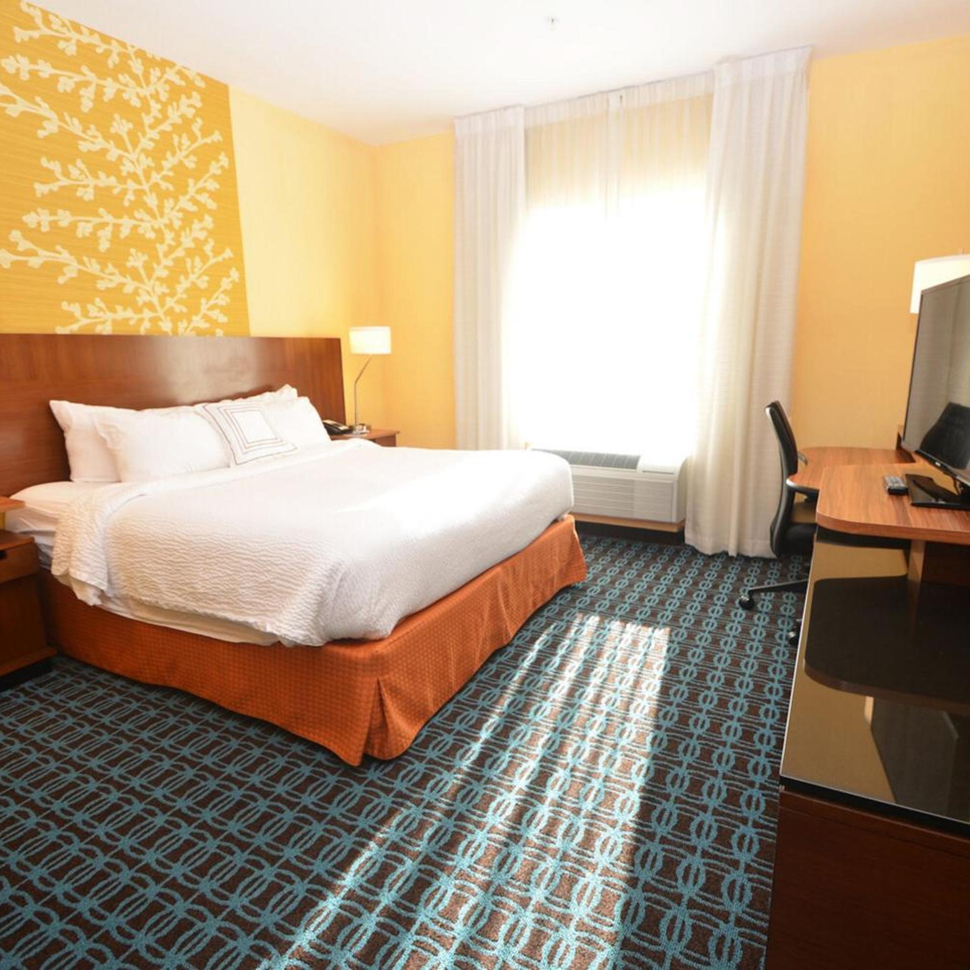 King Bed, Water View