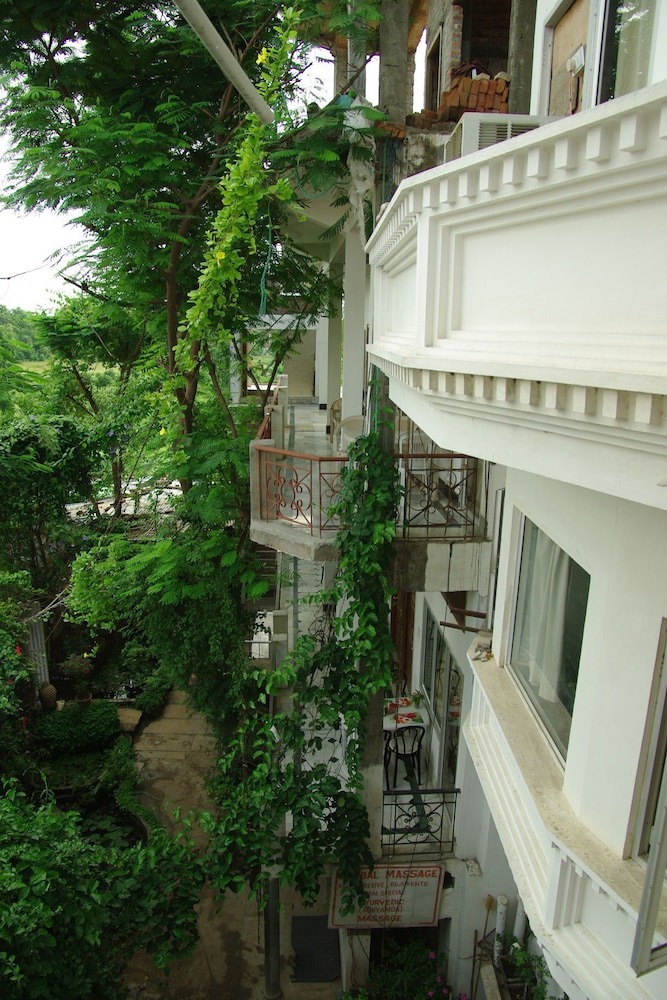 HOTEL ZEN 10/49