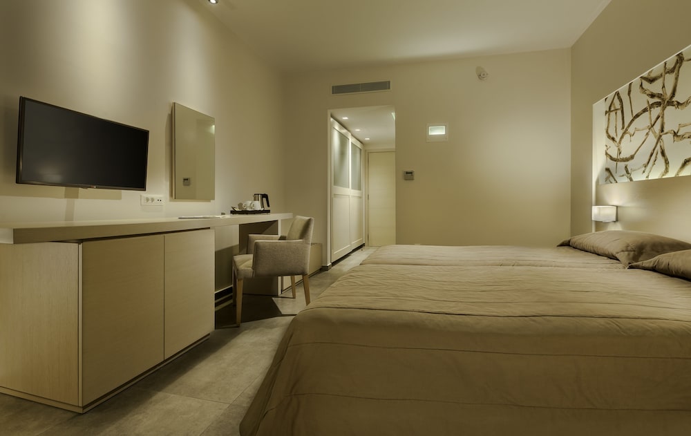DELUXE, DOUBLE BED