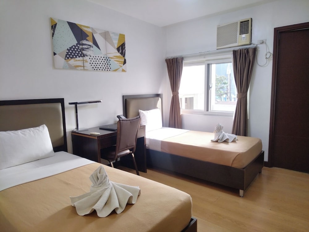 The Studio 18 Residences 24/47