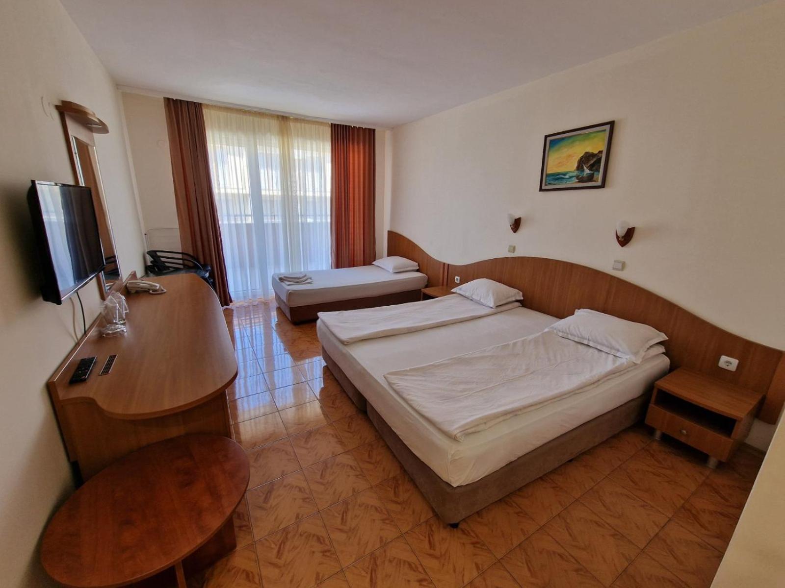 Hotel Sunny. 15/55