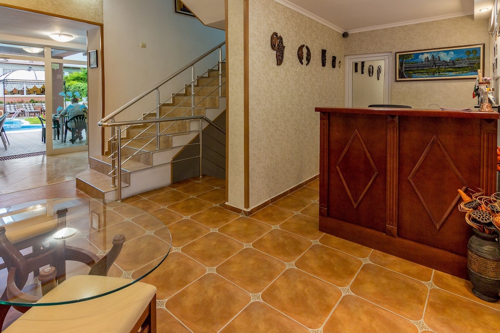 FAMILY HOTEL VENERA 11/48