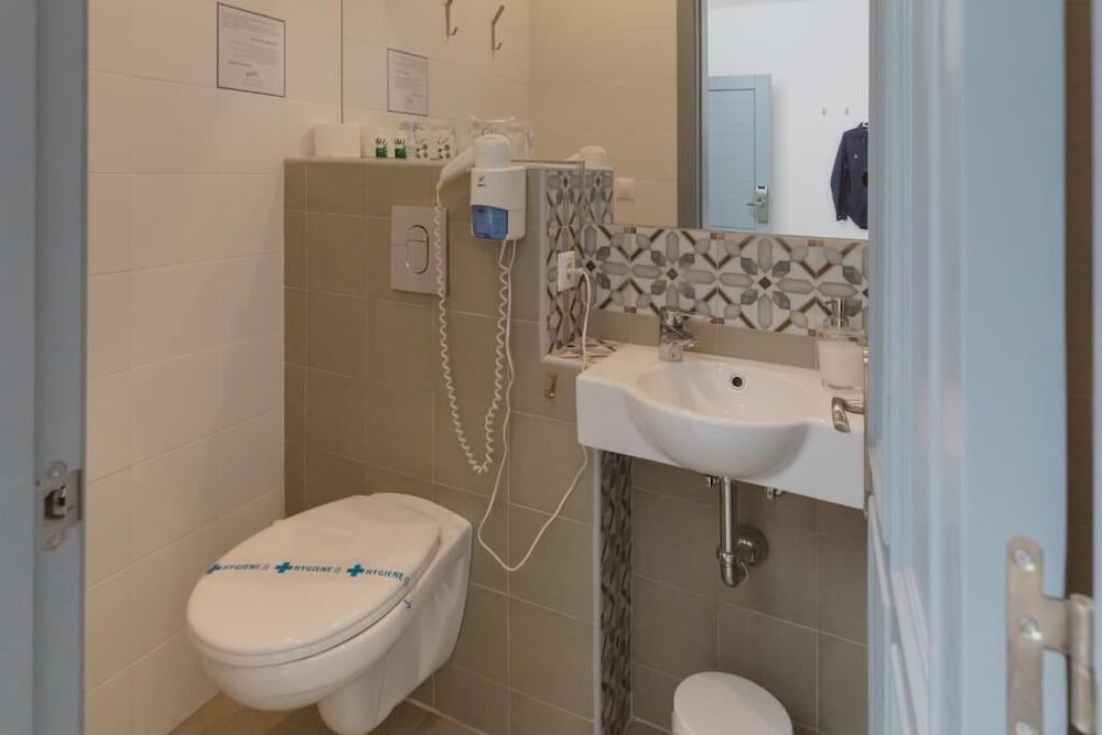 Hostal Gravina 36/50