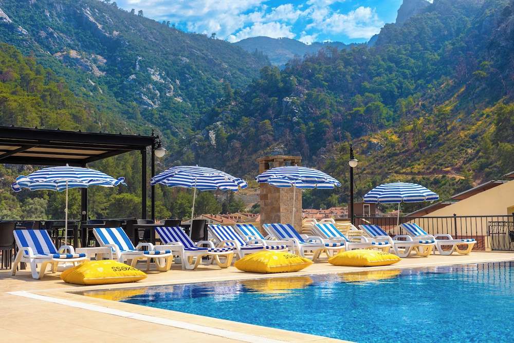 TURUNC LIFE HOTEL 41/48