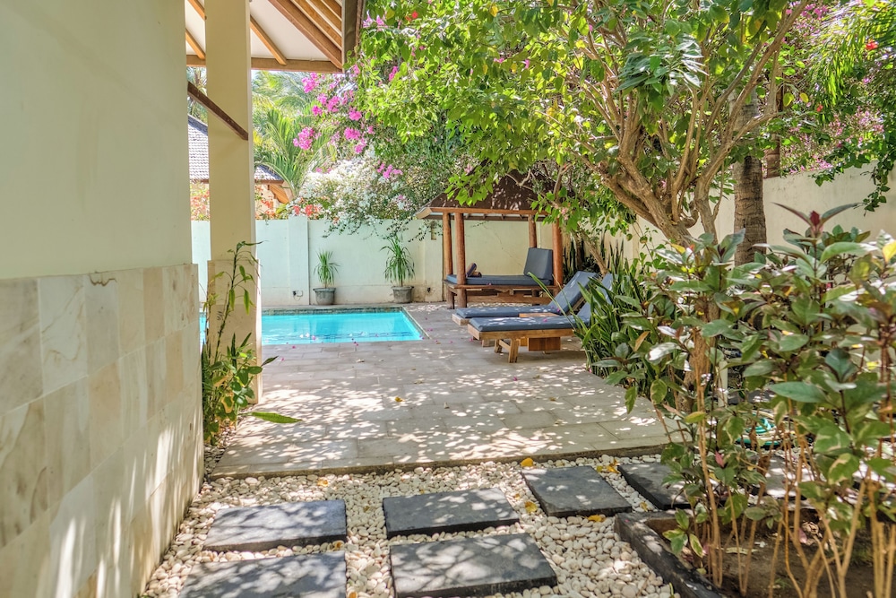 Kelapa Luxury Villas 73/80