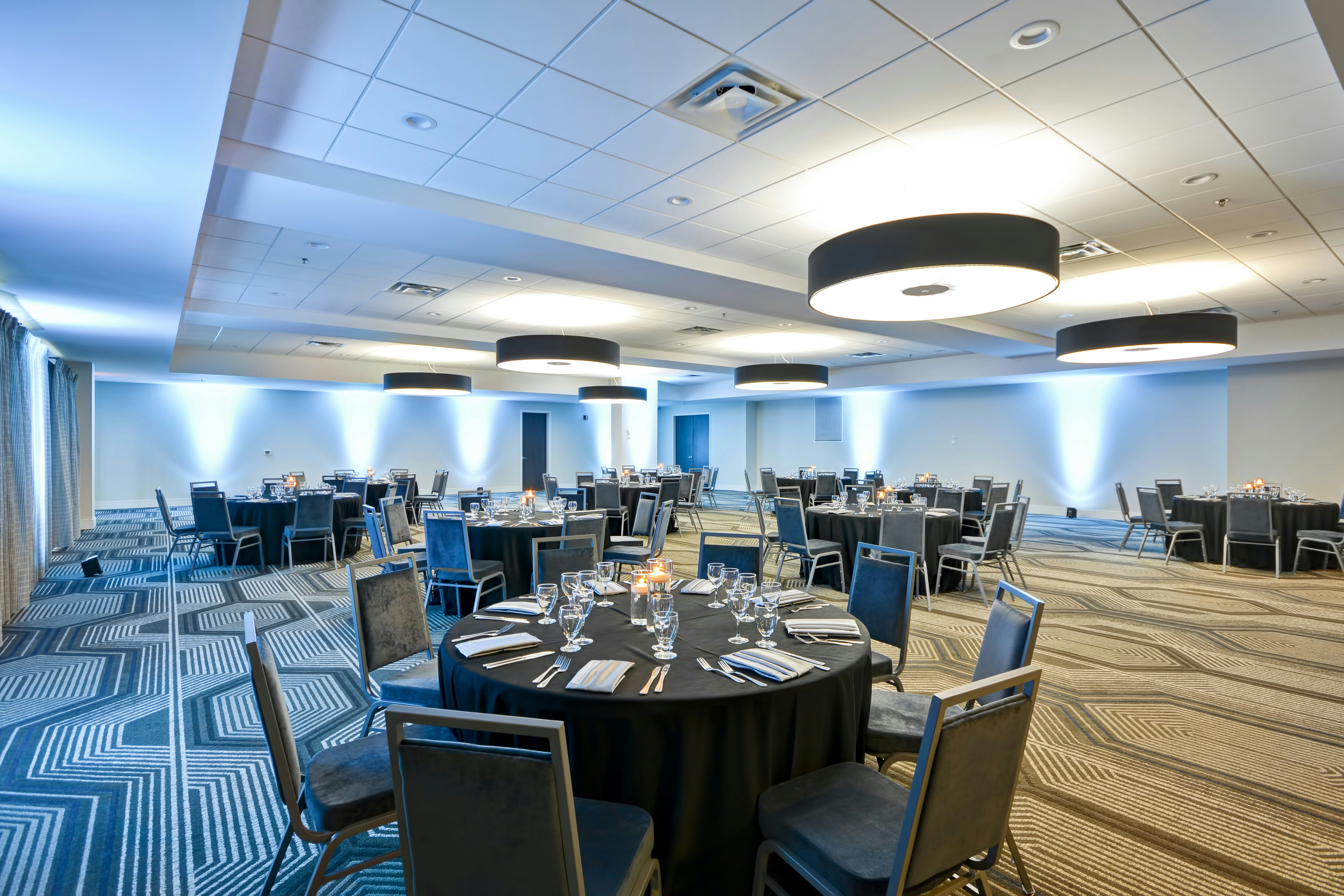 Embassy Suites Charlotte 68/73