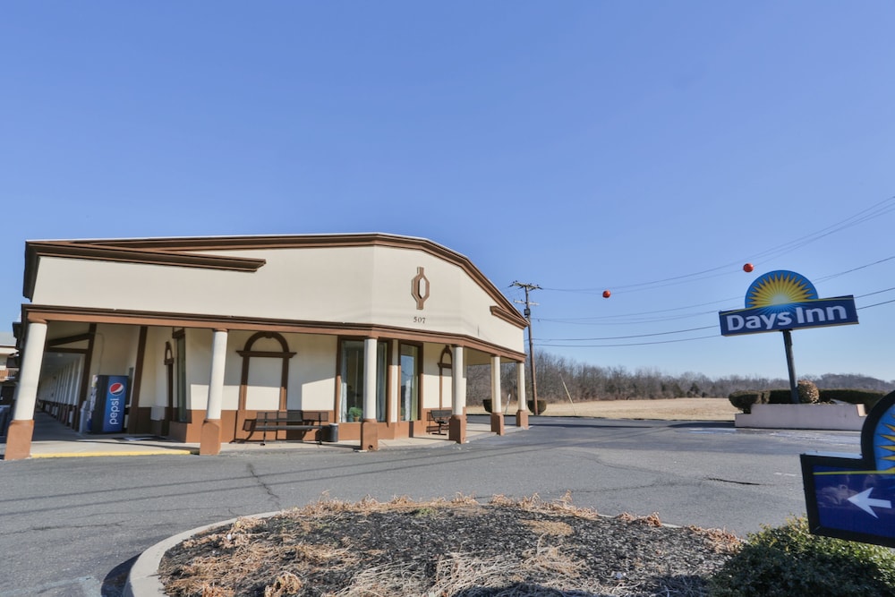 Days Inn by Wyndham Wrightstown 1/50
