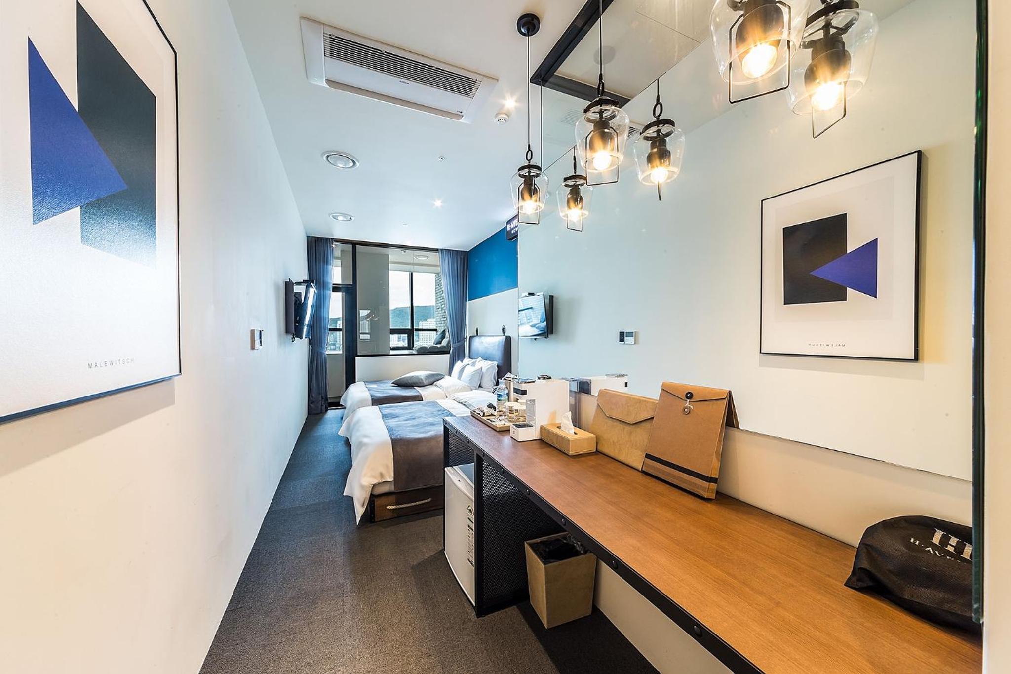 Room, Double or Twin Bed, Lateral Side Sea View، H Avenue 9/10