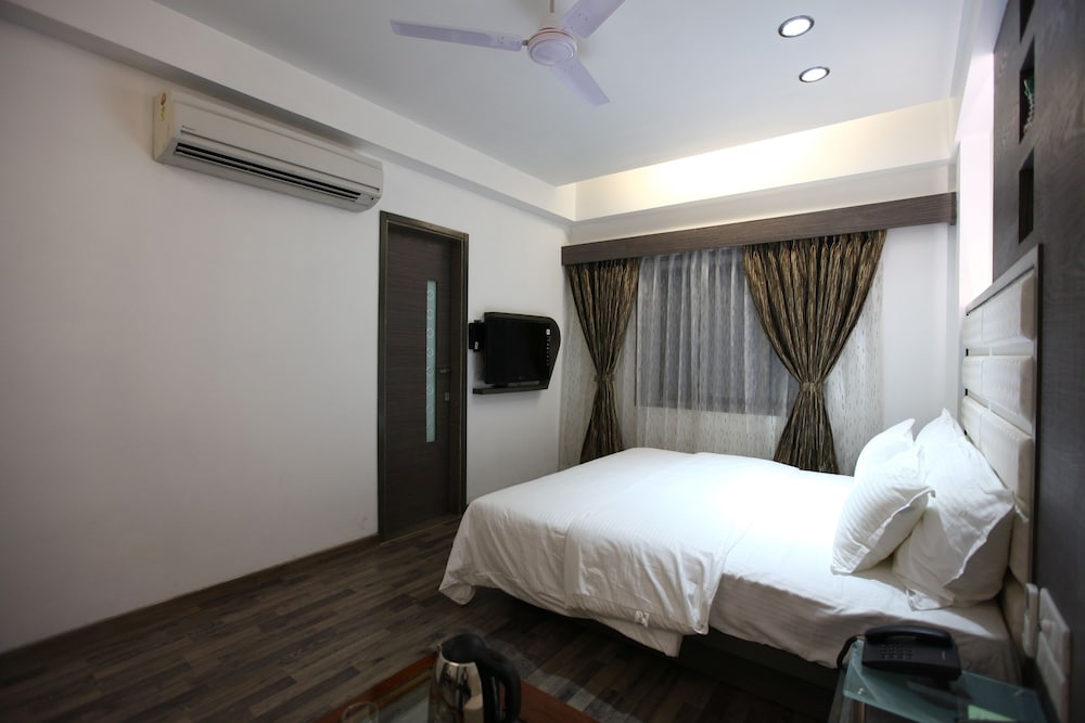 HOTEL ATITHI 14/18
