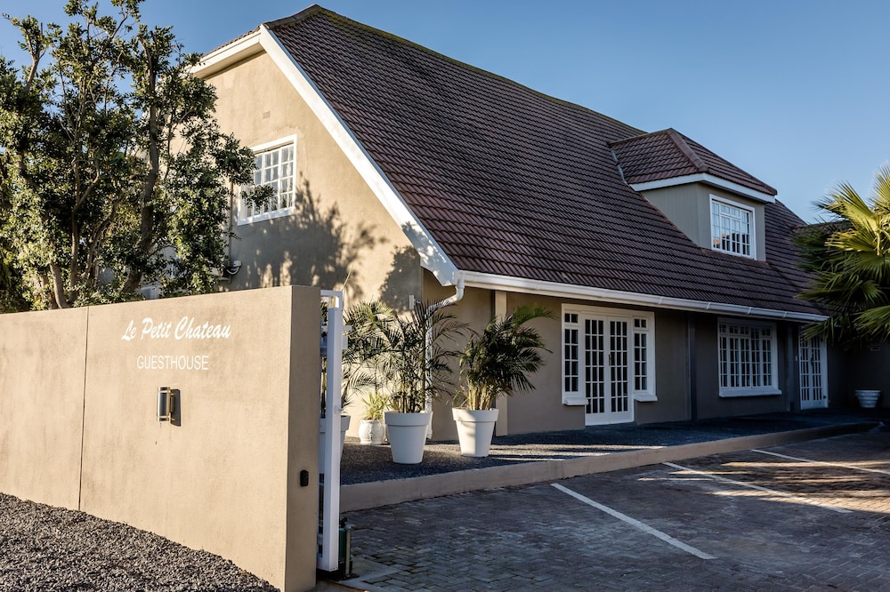 Le Petit Chateau 38/50