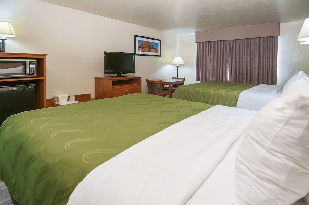 Quality Inn Alpine 10/33