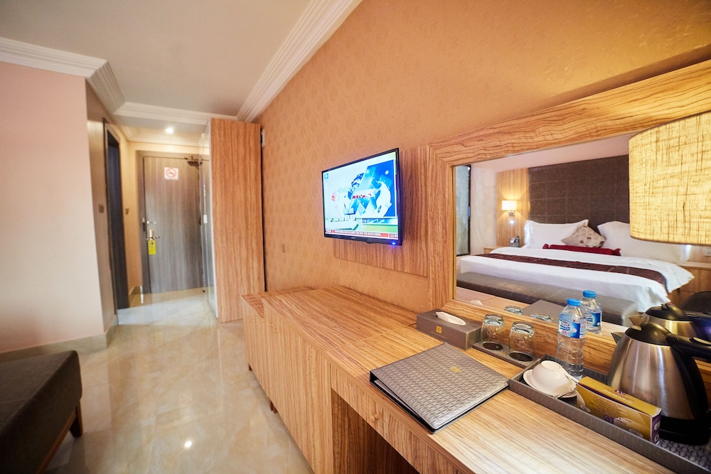 Corinthia Villa Hotel 12/30