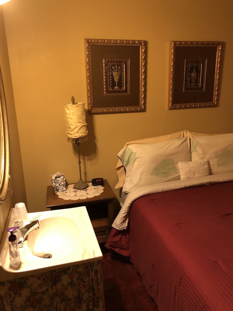 The Courtland Hotel and Day Spa 49/76