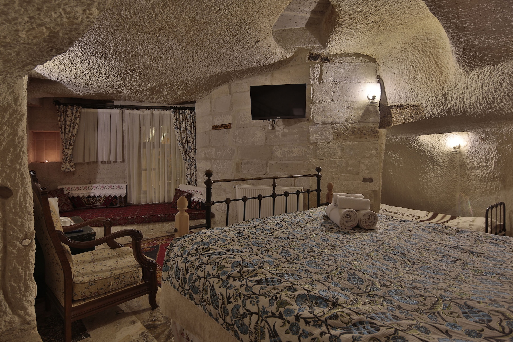 1 BEDROOM, DELUXE, TRIPLE