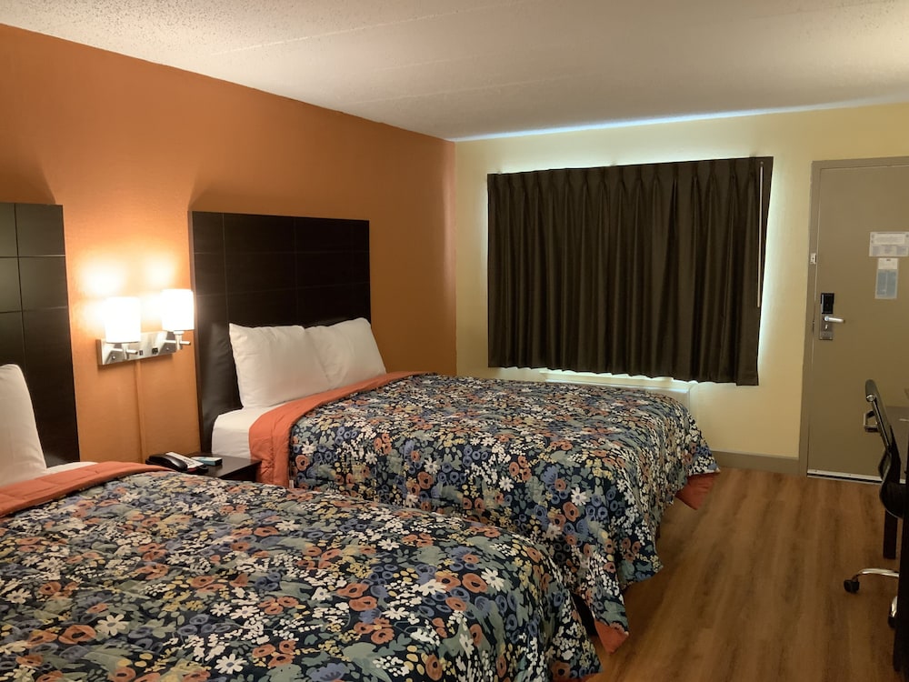 Days Inn by Wyndham Troy IL 20/34
