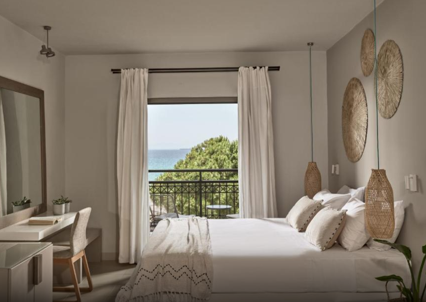 Room, Lateral Side Sea View
