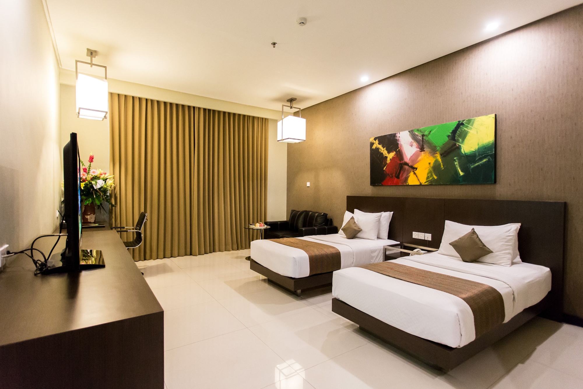 GRAND, TWIN BEDS
