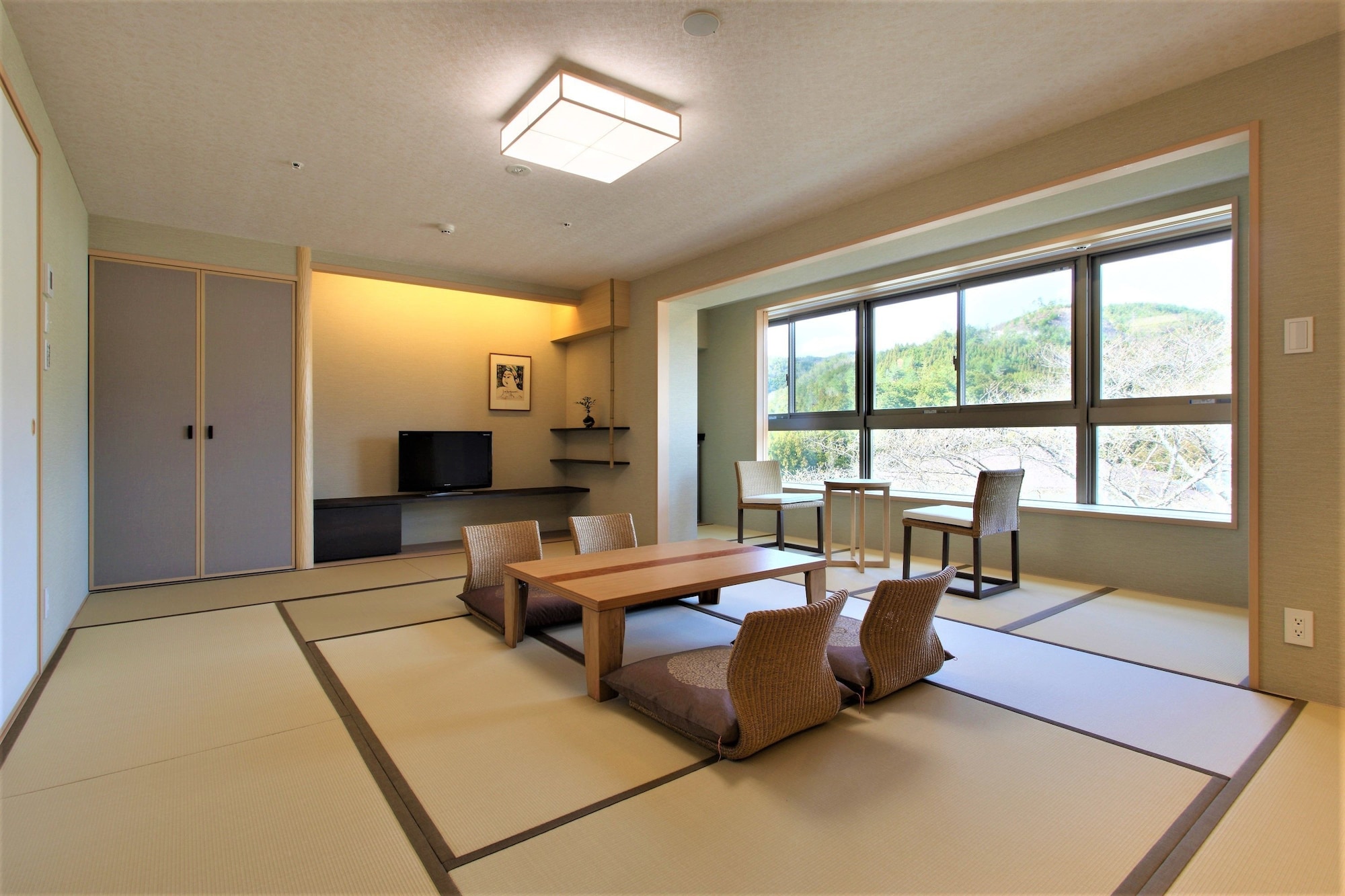 Japanese, Superior, 4 Futon Beds, New Building