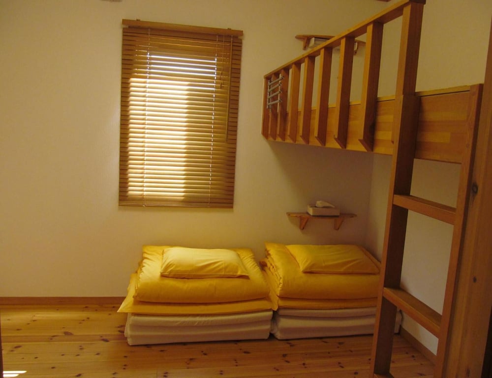Lodge Orange Cabin 34/63