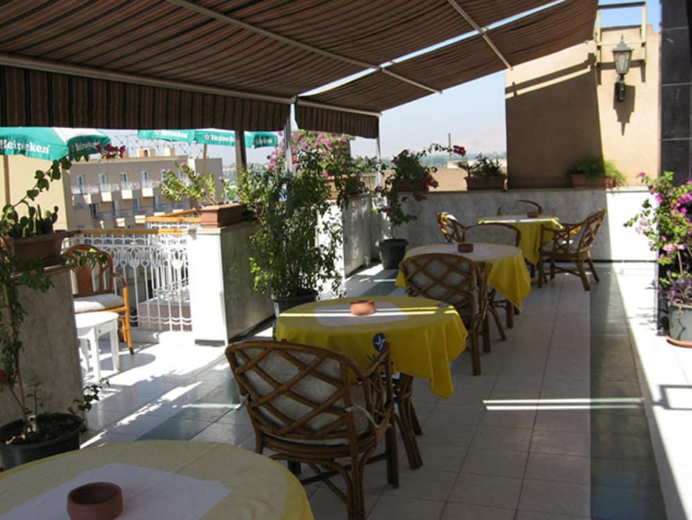 New Phillip Hotel Luxor 7/39
