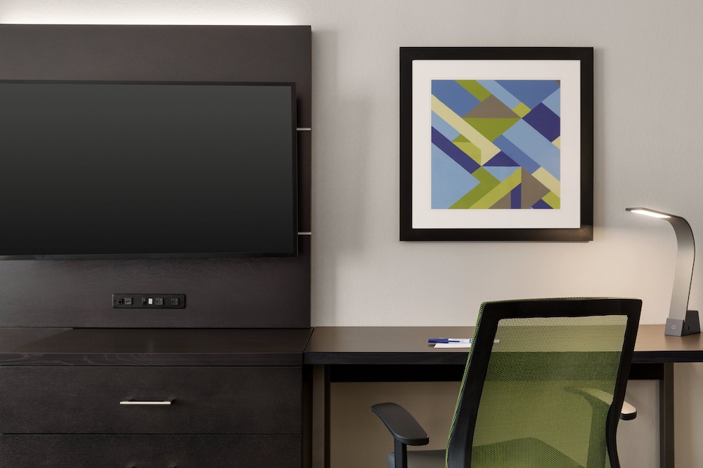 Holiday Inn Express Hotel & Suites Shawnee I-40 29/59