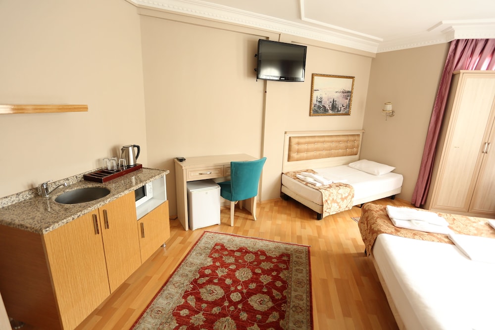 3 BEDROOMS, FAMILY SUITE