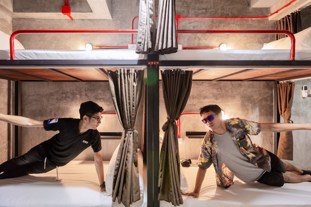 Sleeper Hostel 6/50