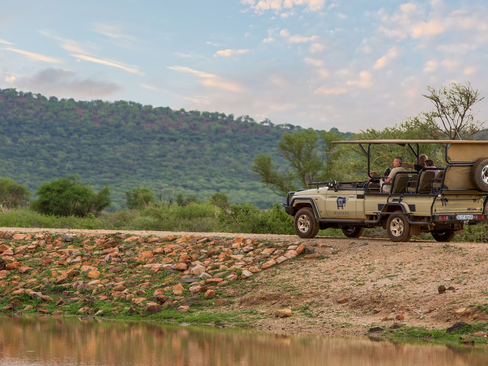 MADIKWE RIVER LODGE 38/42